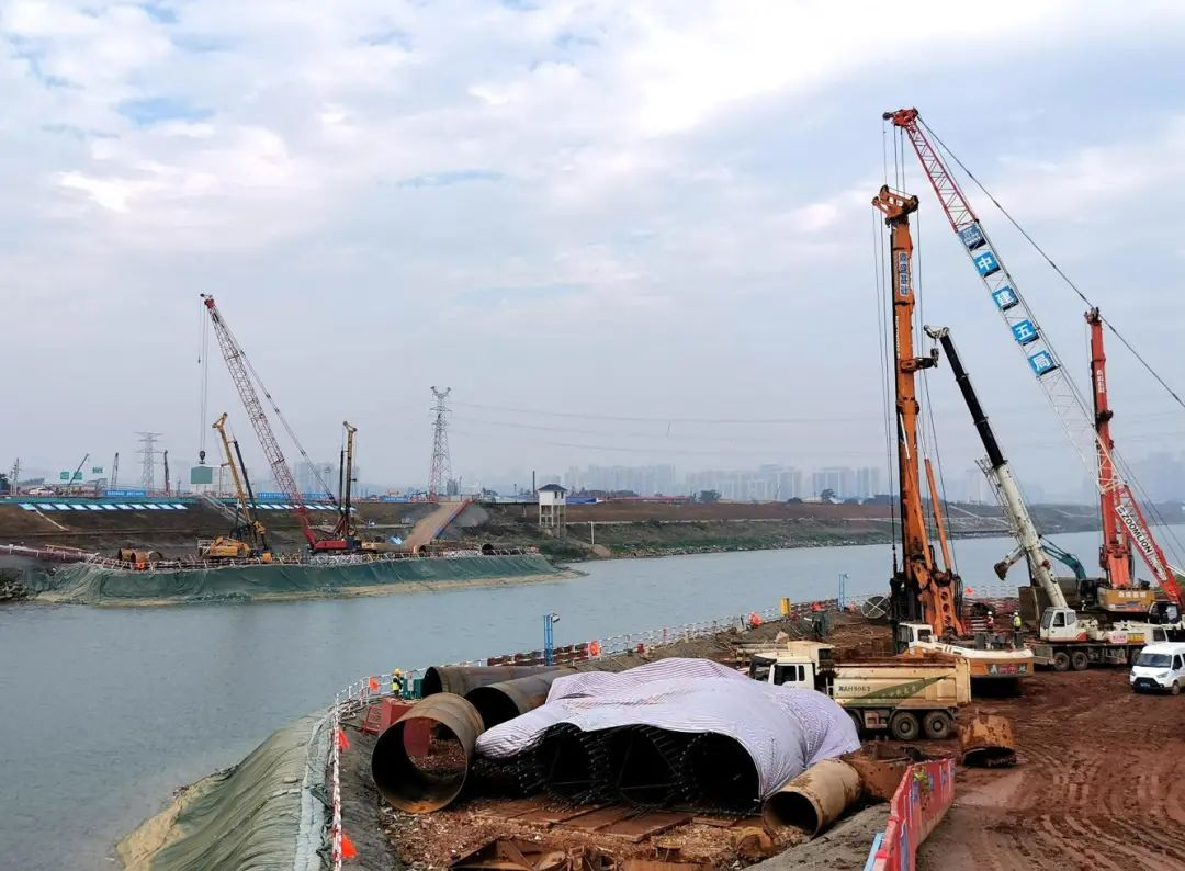  湘府東路(lù)跨浏陽河(hé)大橋（K0+000-K0+667.017）建設工程